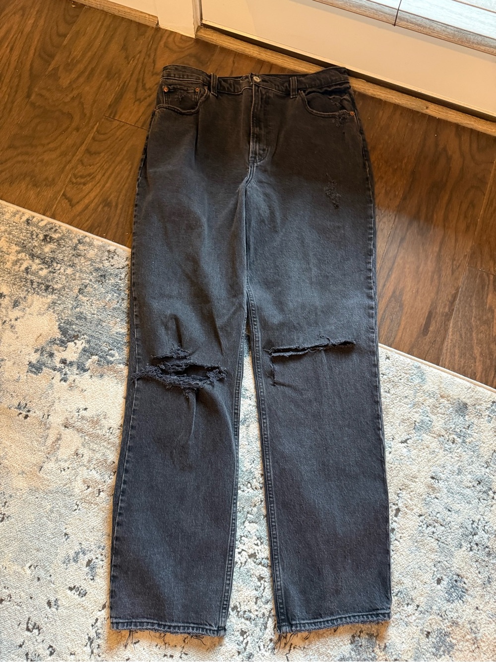 Women’s Black Distressed The 90’s Straight Ultra High Rise